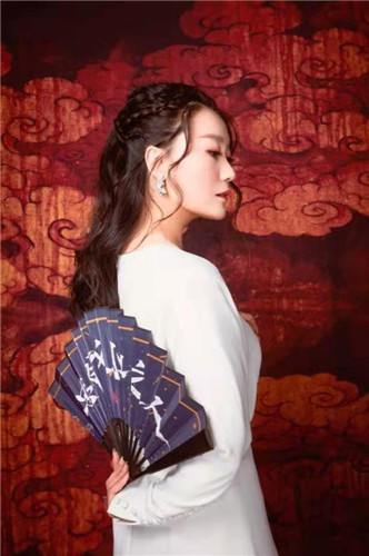 请谭晶唱推广曲引半个娱乐圈转发，逆水寒成最佳躺赢甲方